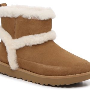 Brand New in Box UGG CLASSIC MINI FLUFF BOOTIE size 6